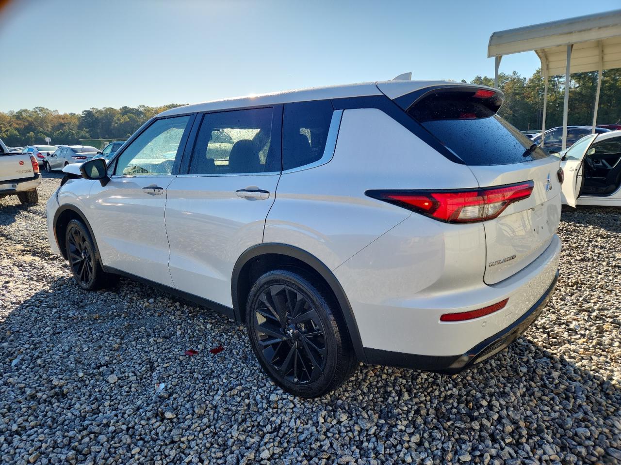 MITSUBISHI OUTLANDER SE