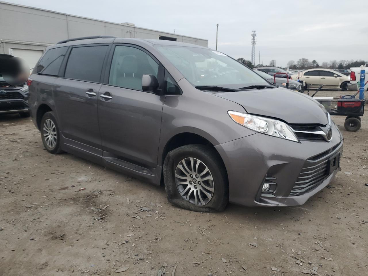 TOYOTA SIENNA XLE