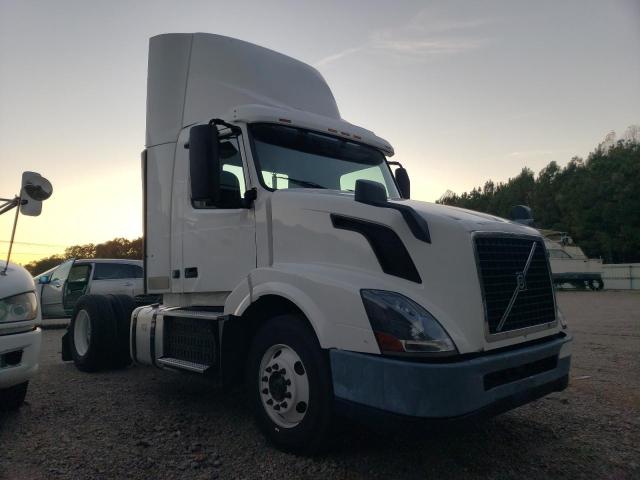 Global Auto Auctions: 2016 VOLVO VNL