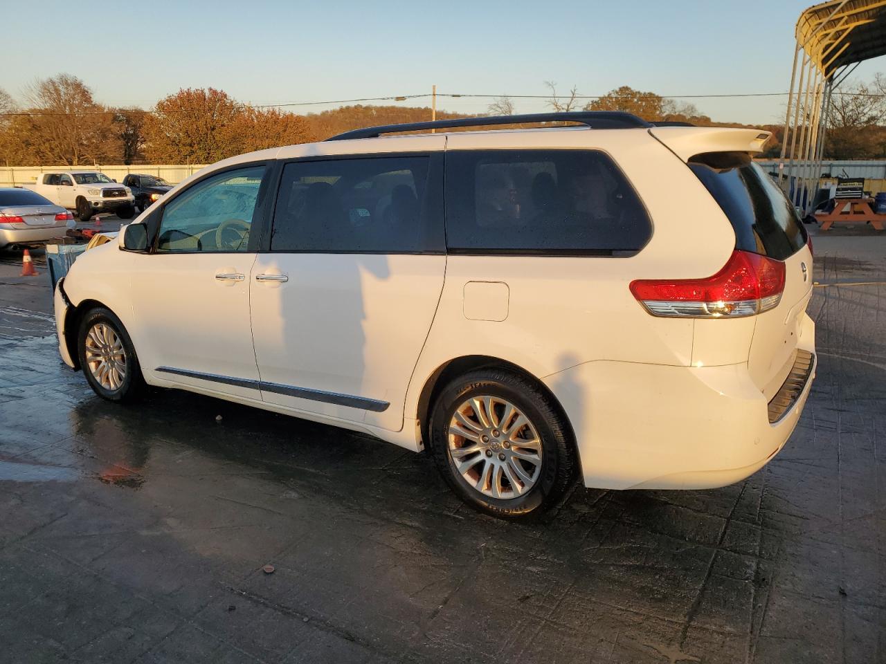 TOYOTA SIENNA XLE