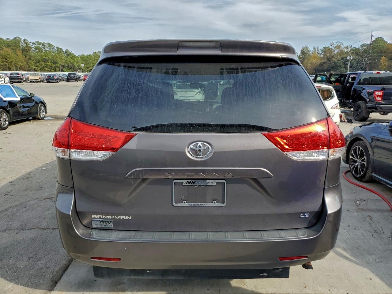 Lot #3301794331 2011 TOYOTA SIENNA LE