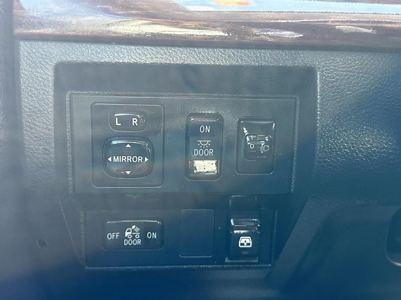 TOYOTA TUNDRA CREWMAX LIMITED