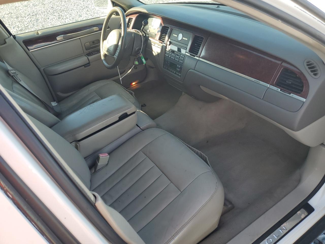 Lot #3297987077 2003 LINCOLN TOWN CAR E