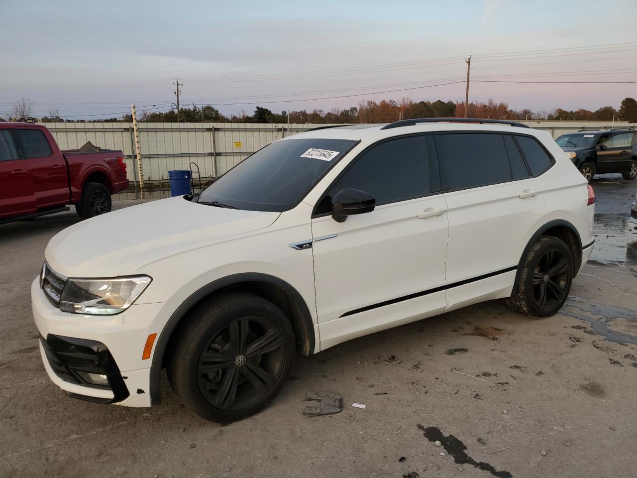 VOLKSWAGEN TIGUAN SE