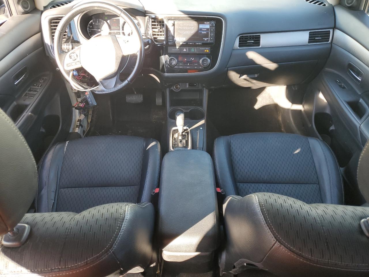 MITSUBISHI OUTLANDER SE