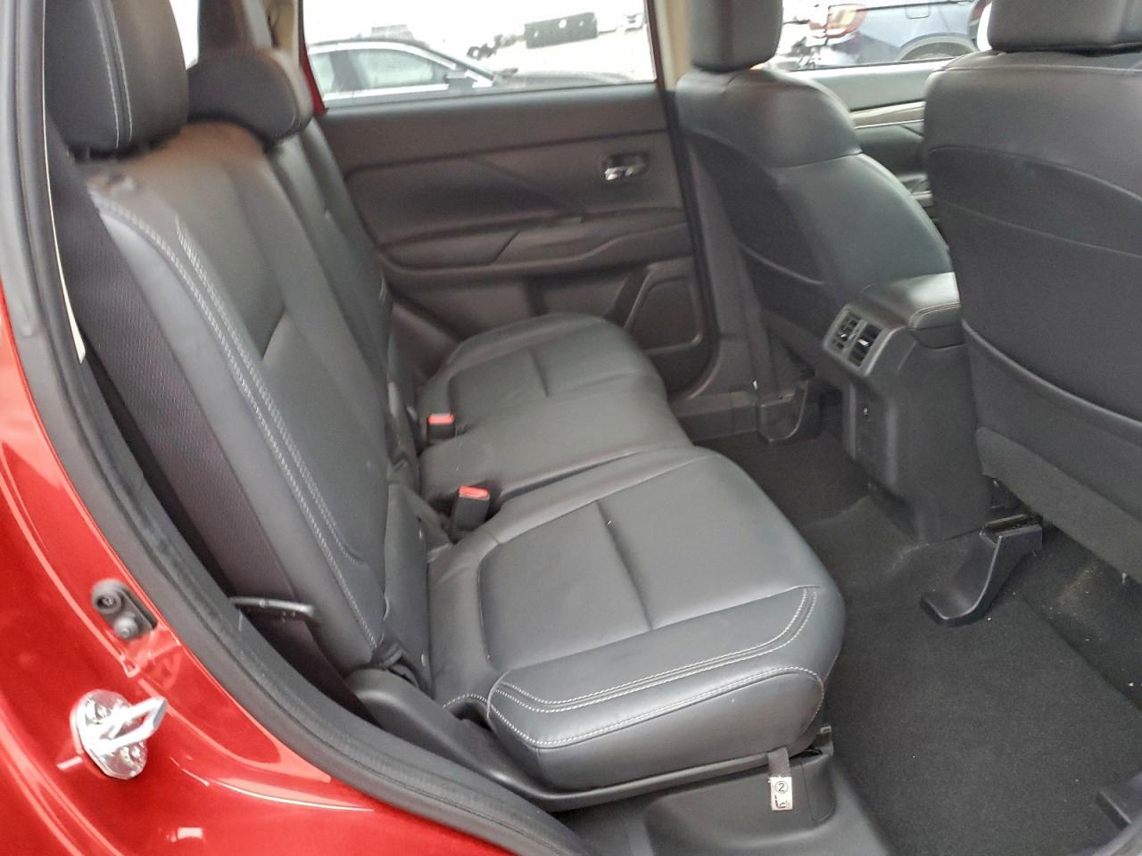 MITSUBISHI OUTLANDER SE