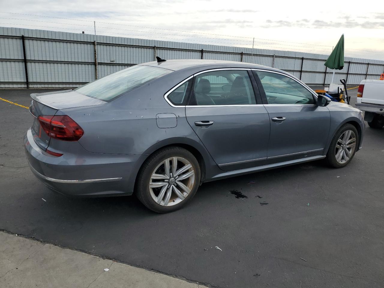 VOLKSWAGEN PASSAT SE