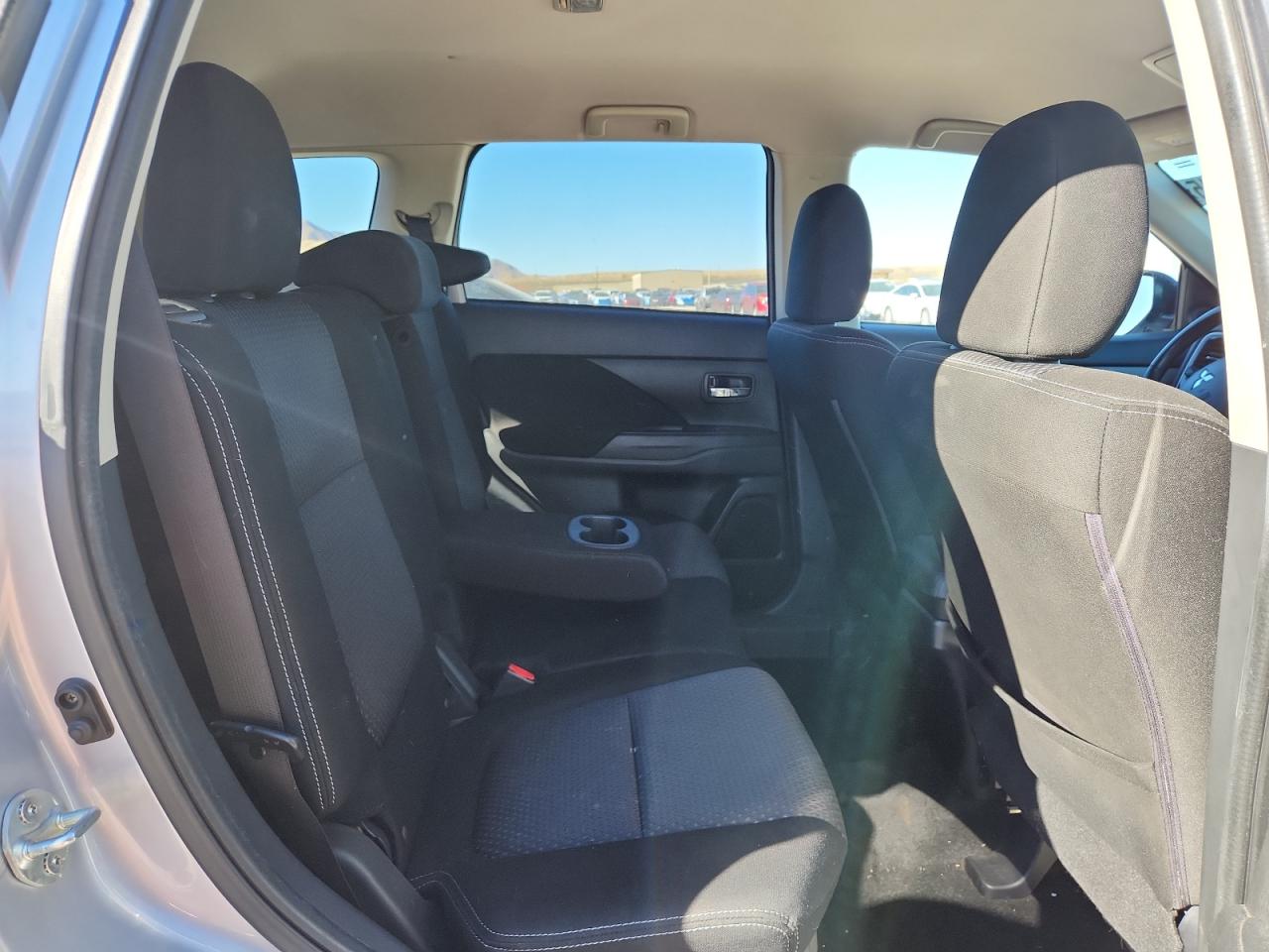 MITSUBISHI OUTLANDER ES