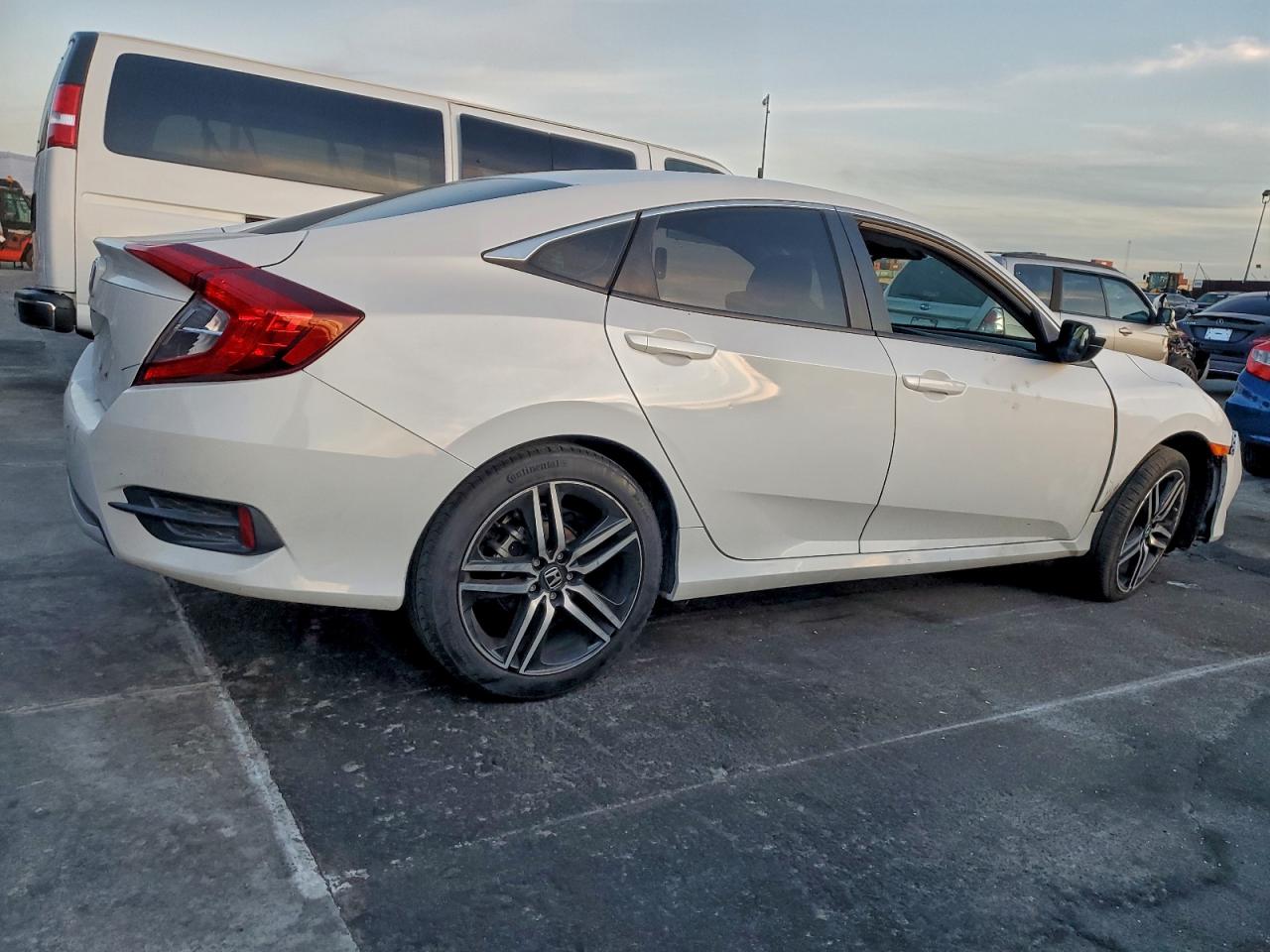 Lot #3302893915 2019 HONDA CIVIC LX