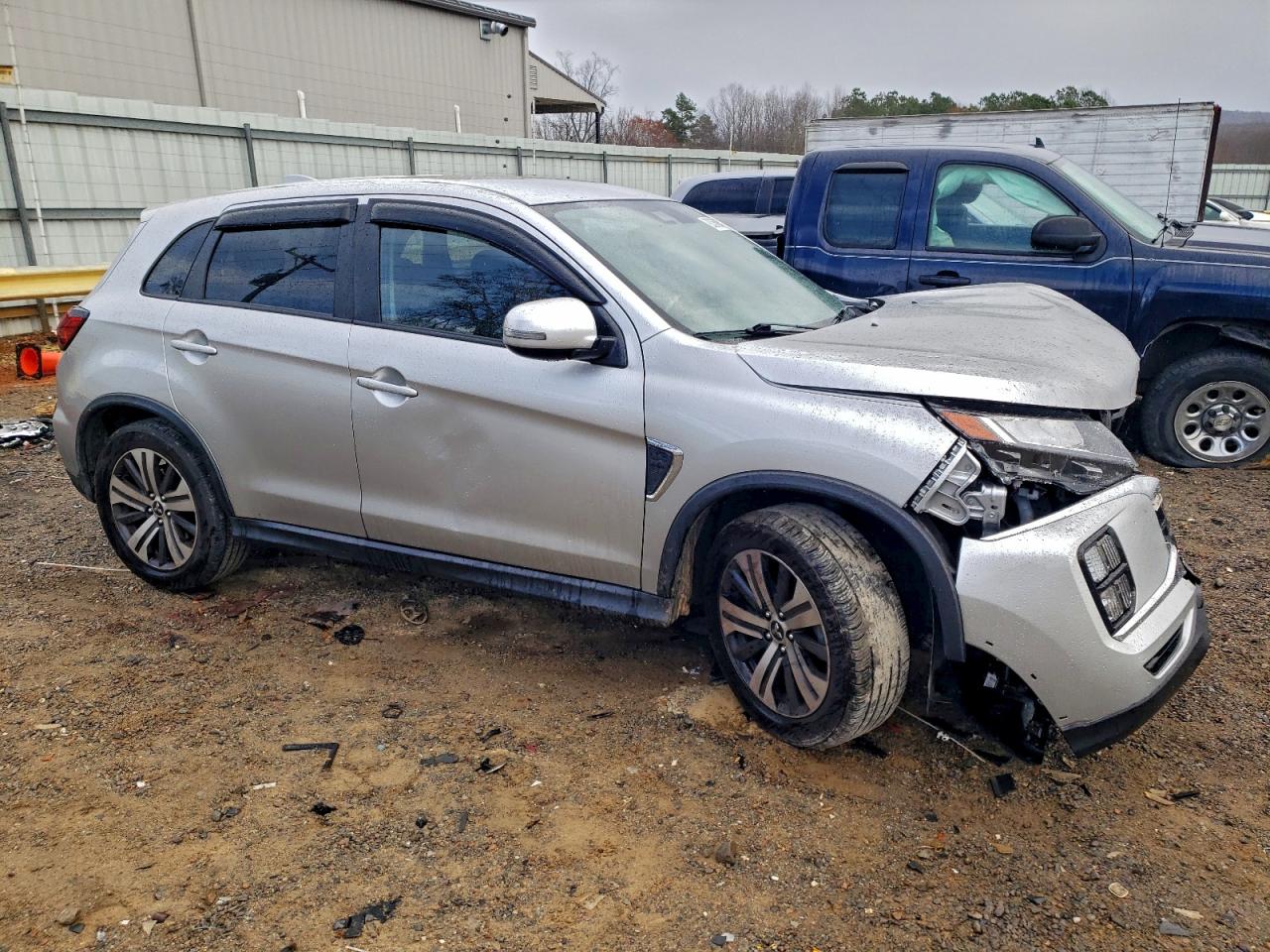 MITSUBISHI OUTLANDER SE