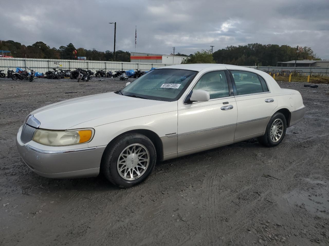 Lot #3284029846 2002 LINCOLN TOWN CAR S