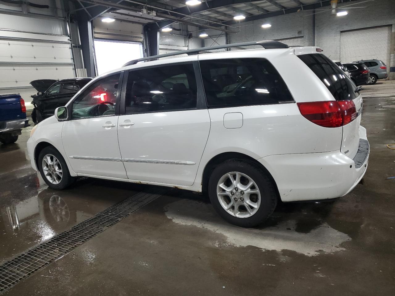 Lot #3286391731 2005 TOYOTA SIENNA XLE