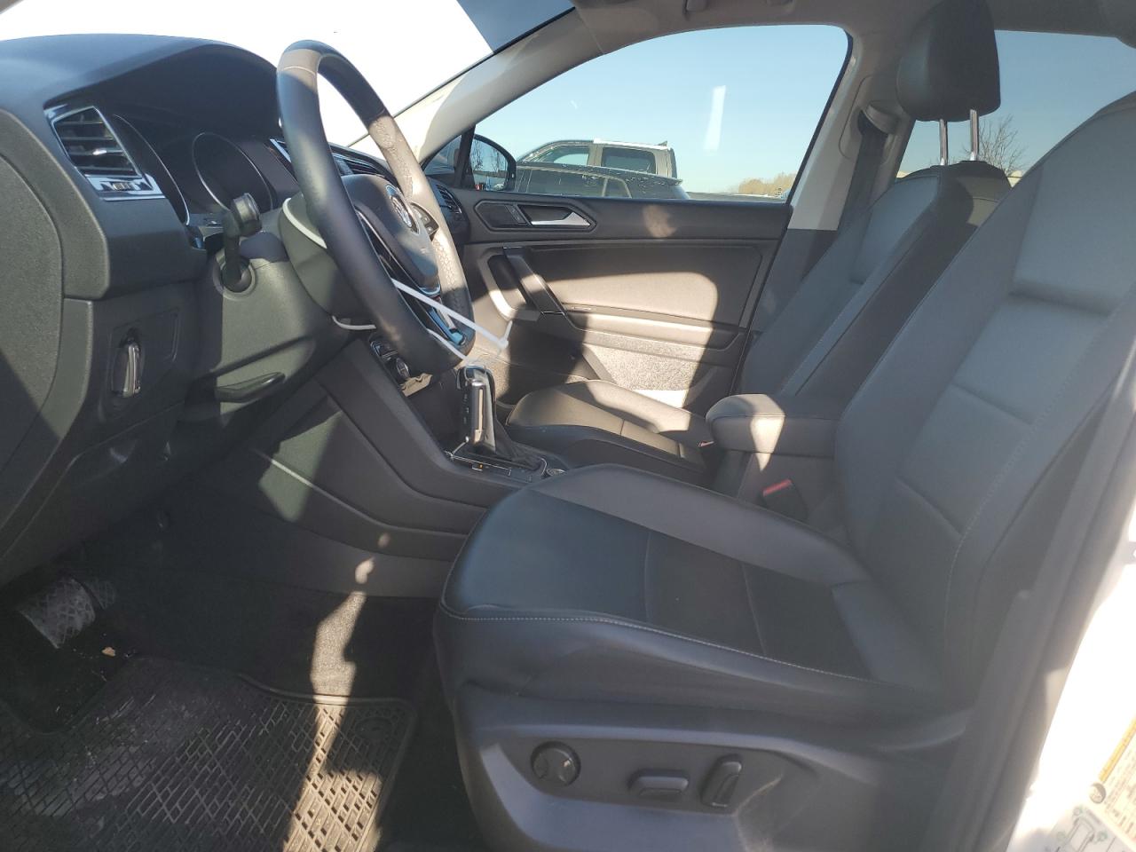 VOLKSWAGEN TIGUAN SE