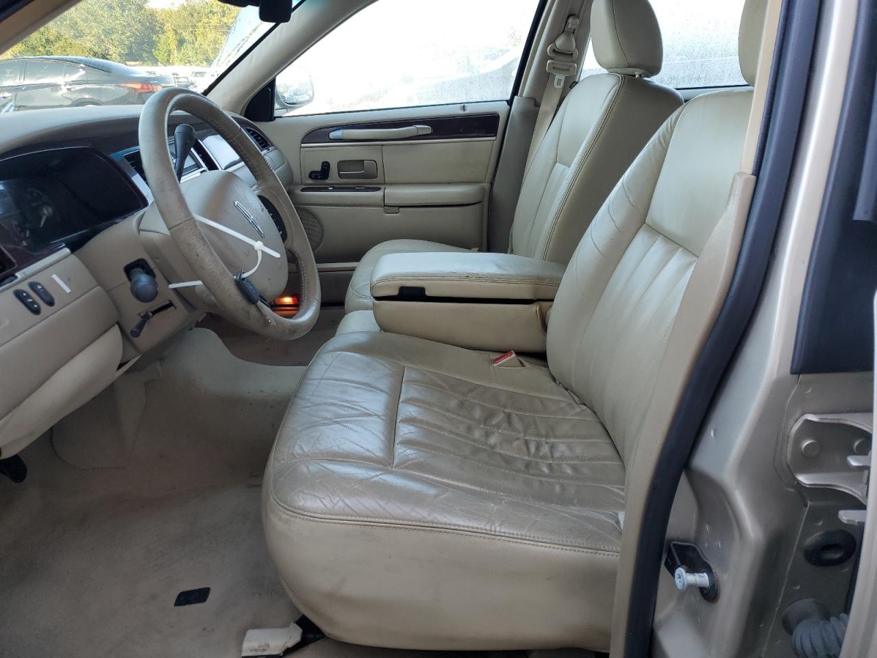 Lot #3308467279 2006 LINCOLN TOWN CAR S