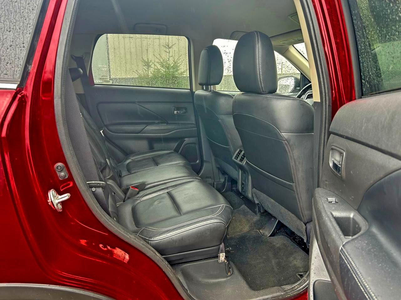 MITSUBISHI OUTLANDER SE