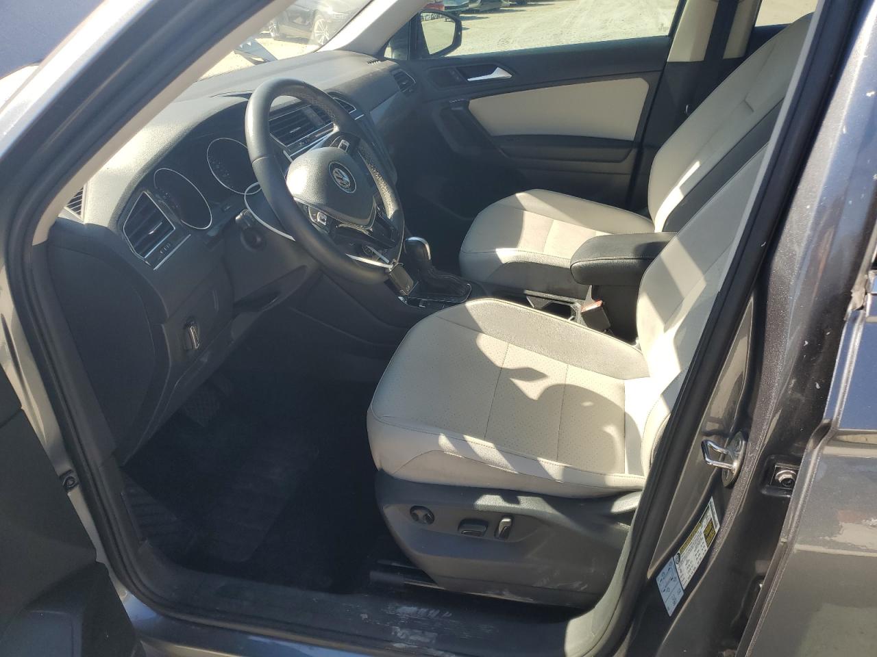 VOLKSWAGEN TIGUAN SE