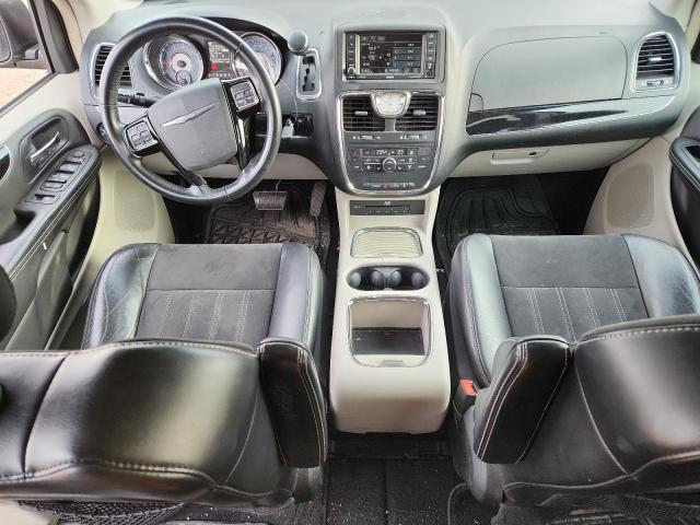 2014 CHRYSLER TOWN & COU - 2C4RC1CG6ER175136