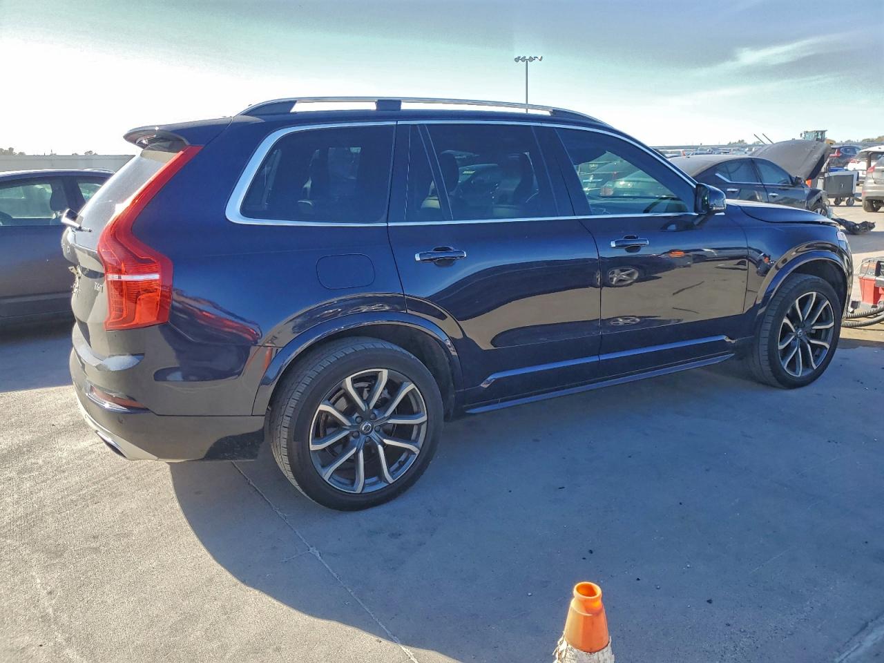 VOLVO XC90 T6 MOMENTUM