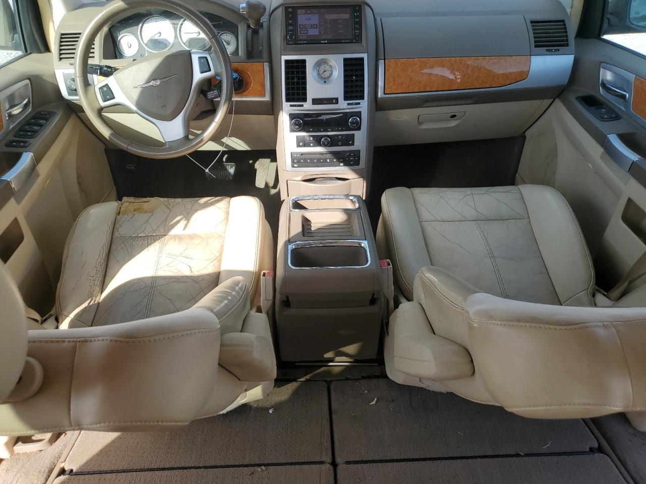 CHRYSLER TOWN & COUNTRY LIMITED