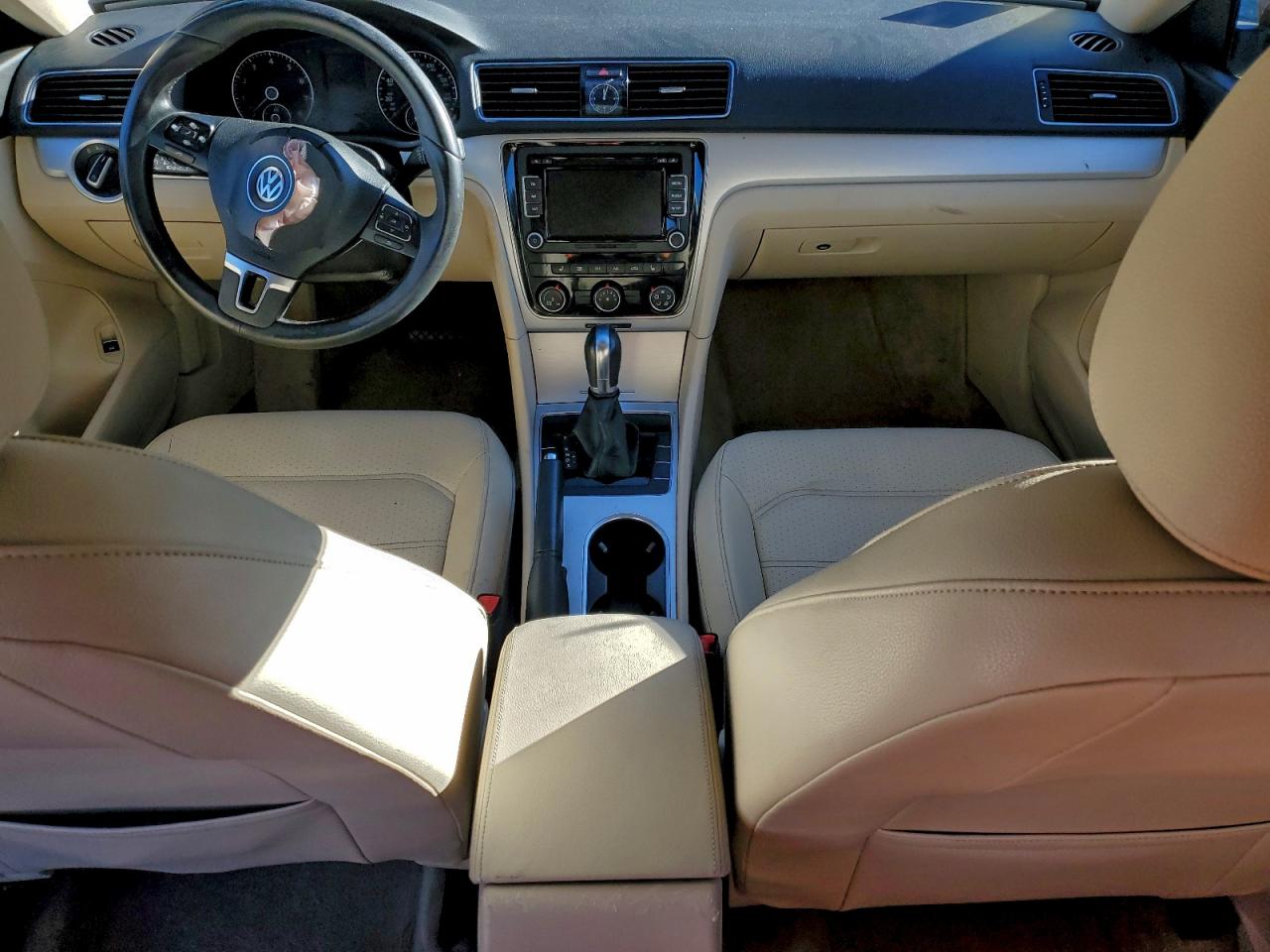 VOLKSWAGEN PASSAT SE