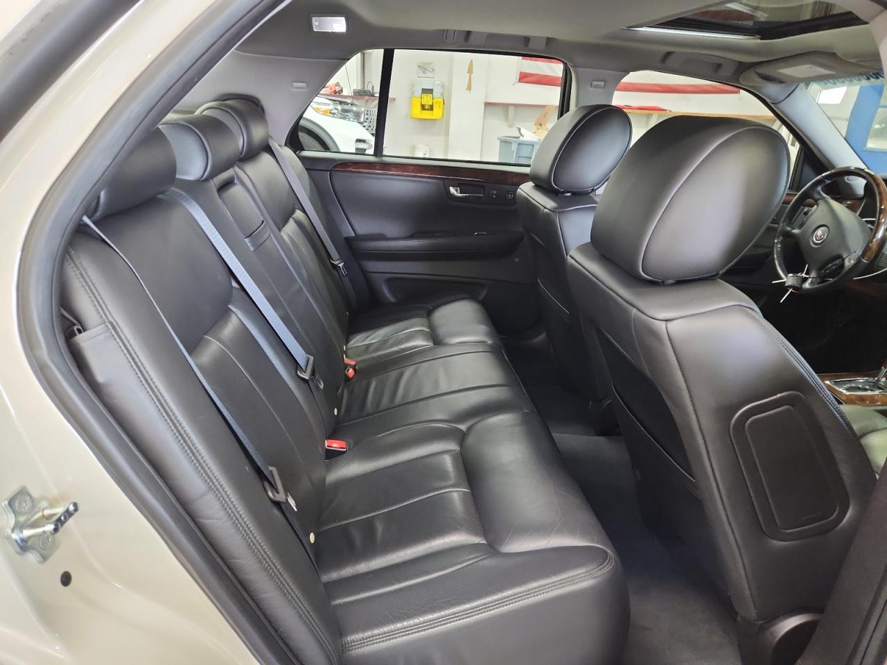 CADILLAC DTS PREMIUM COLLECTION