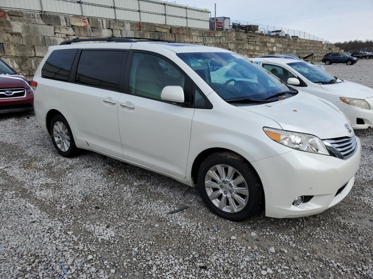 TOYOTA SIENNA XLE