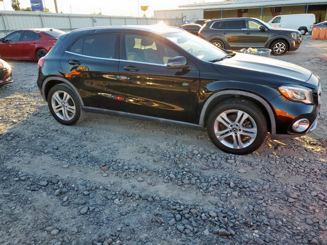 MERCEDES-BENZ GLA-CLASS 250