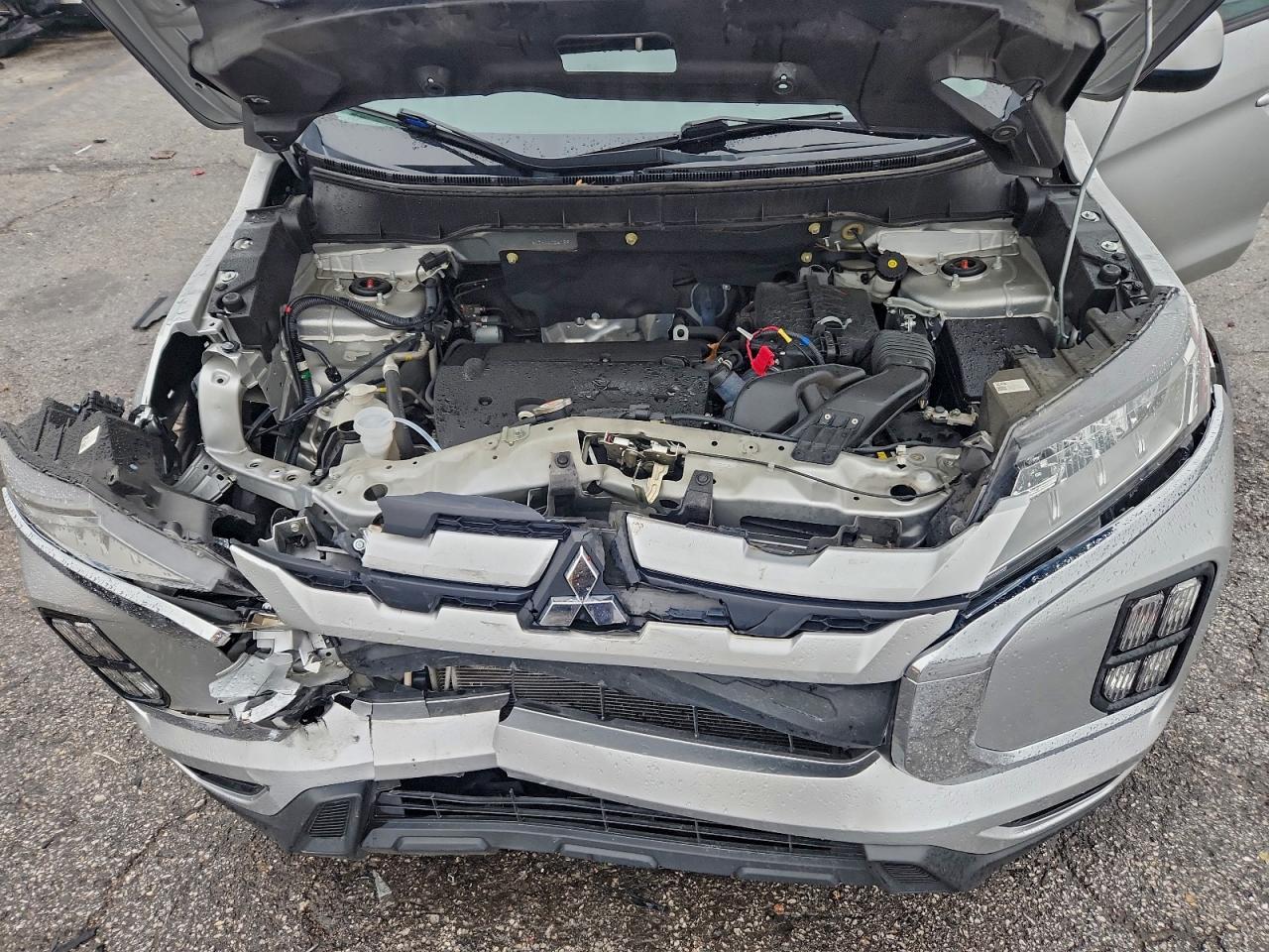 MITSUBISHI OUTLANDER ES