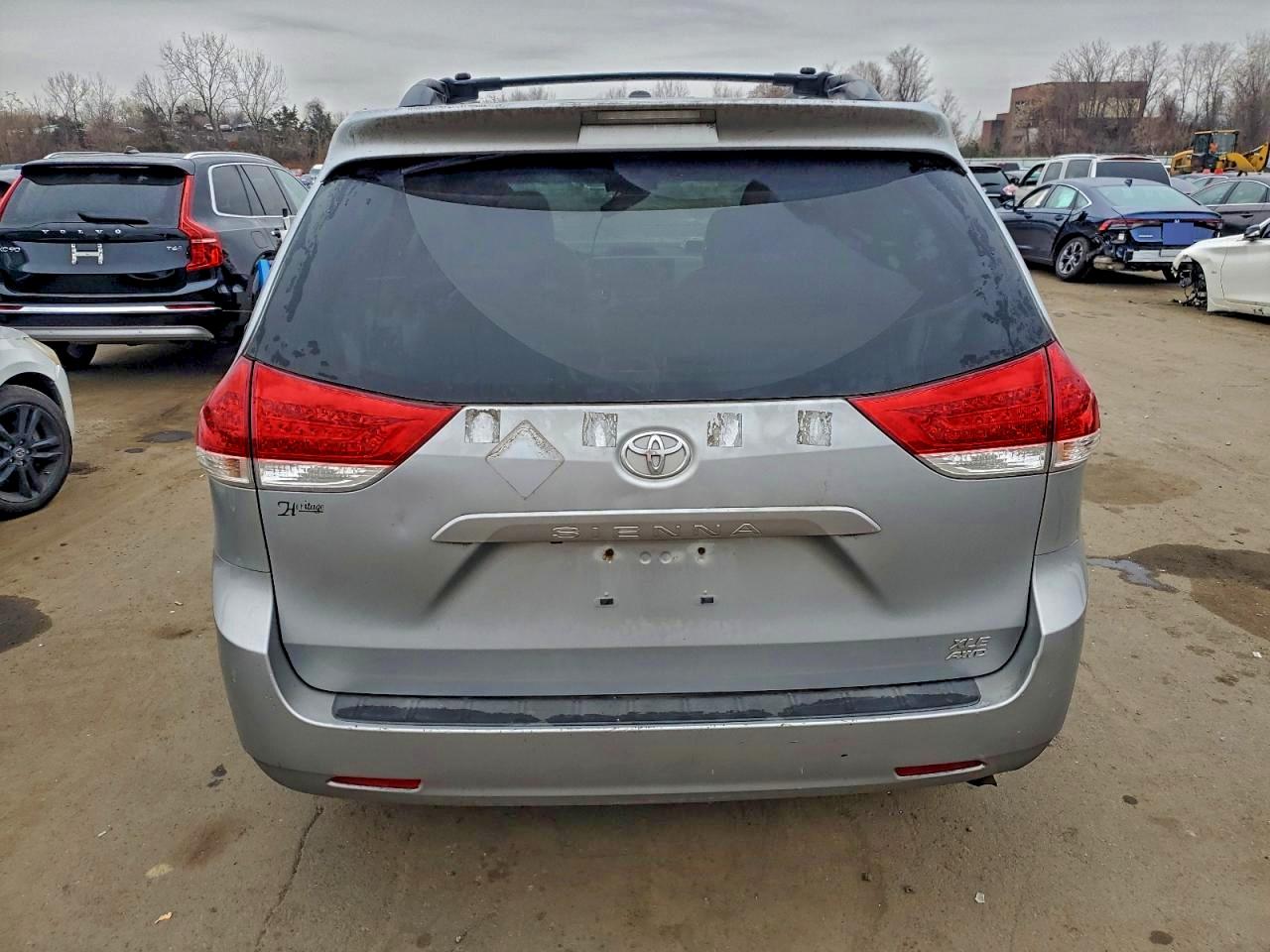 TOYOTA SIENNA XLE