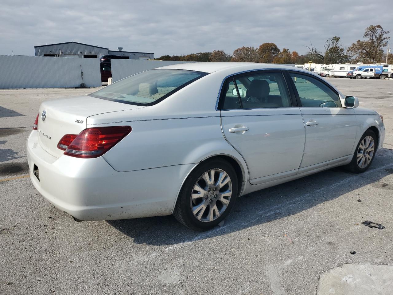 Lot #3284800525 2008 TOYOTA AVALON XL