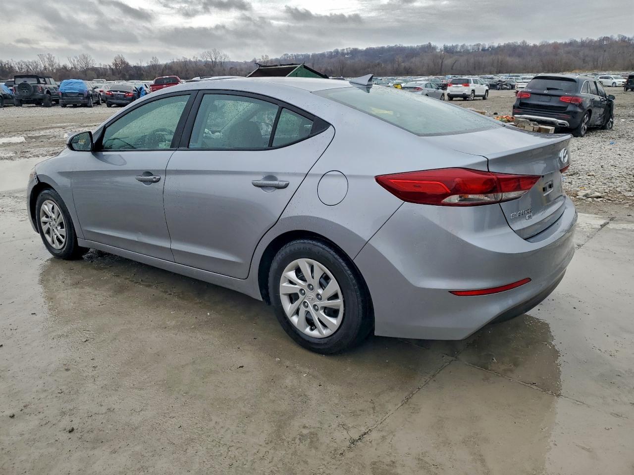 HYUNDAI ELANTRA SE