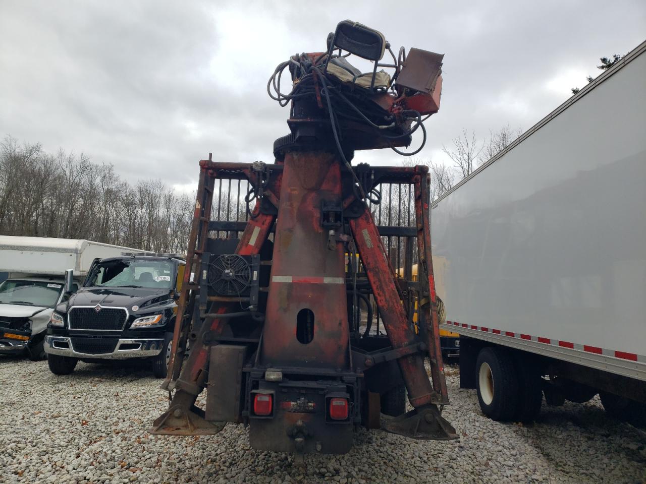 Lot #3284674375 1998 PETERBILT 357