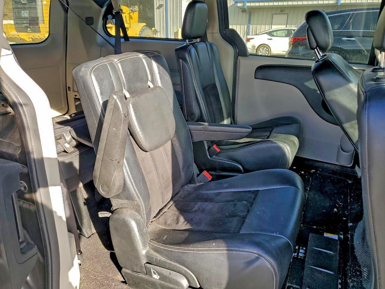 Lot #3301860978 2017 DODGE GRAND CARA