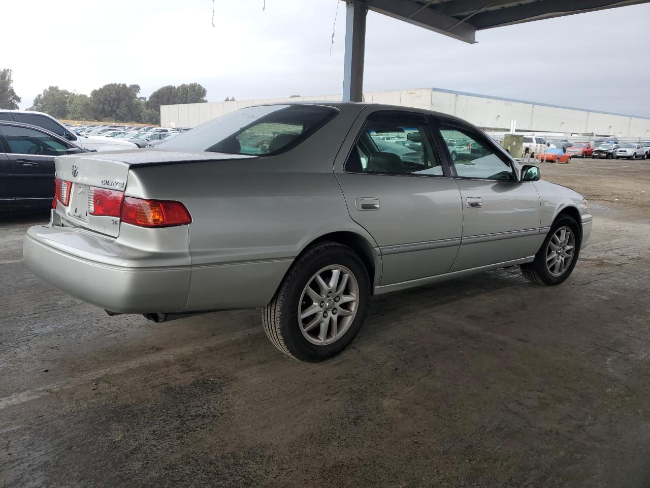 Lot #3304021632 2001 TOYOTA CAMRY LE