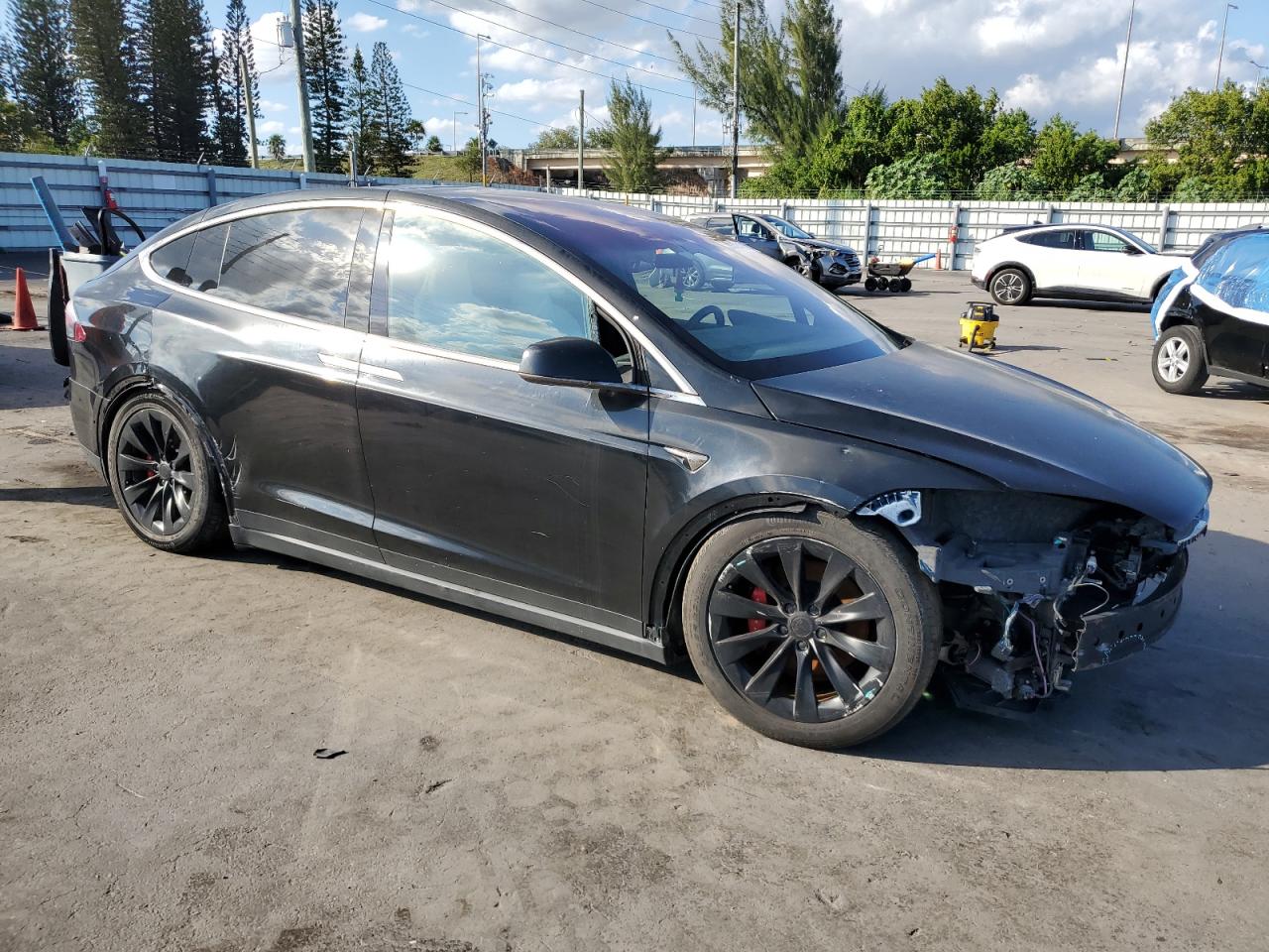 TESLA MODEL X