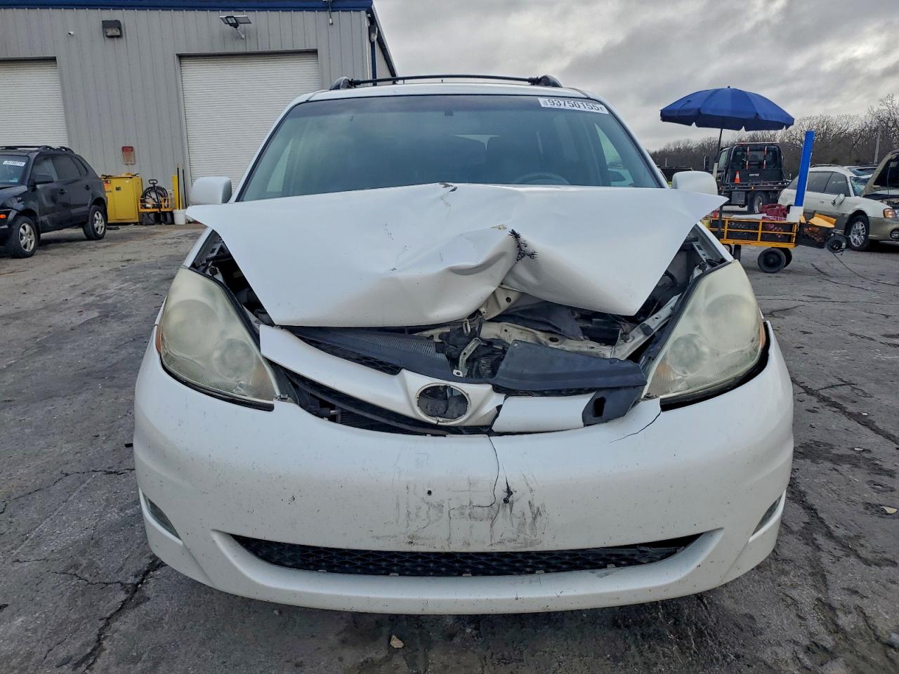 Lot #3298083151 2006 TOYOTA SIENNA XLE