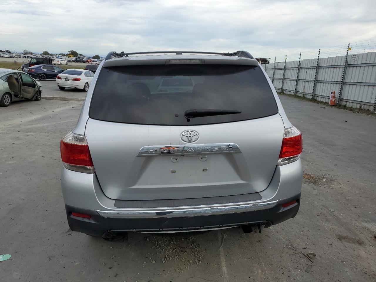 TOYOTA HIGHLANDER BASE