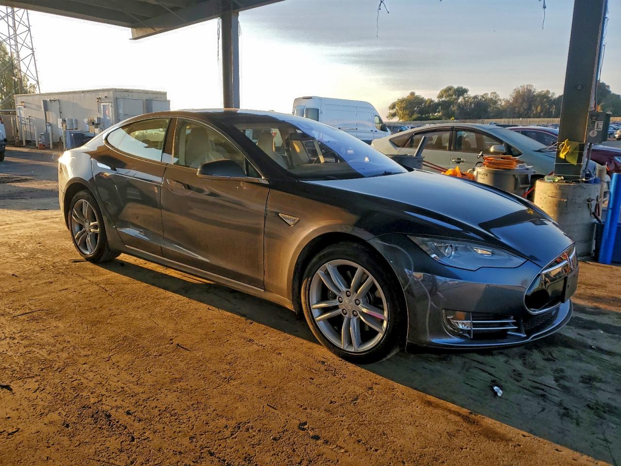 TESLA MODEL S