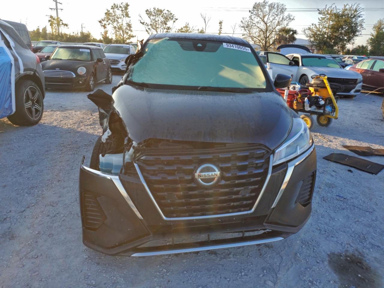 NISSAN KICKS S