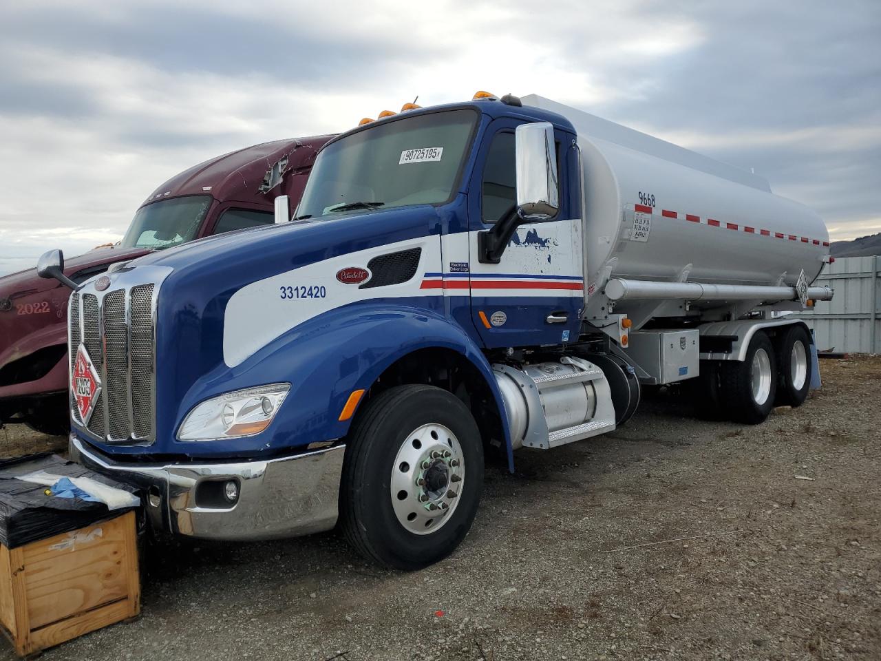 Lot #3286700281 2017 PETERBILT 579