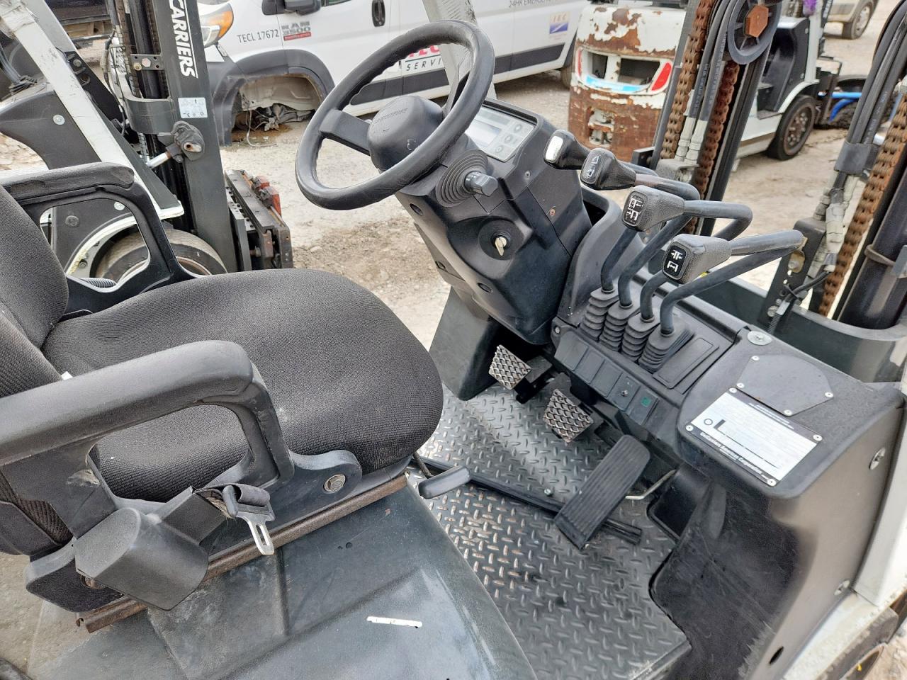 Lot #3304635944 2014 NISS FORKLIFT
