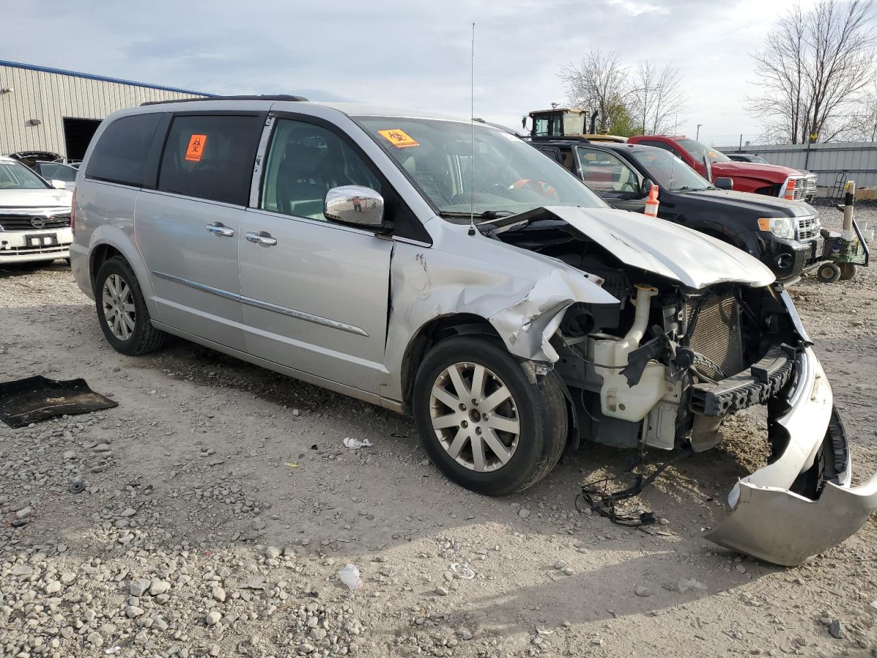 CHRYSLER TOWN & COUNTRY TOURING L