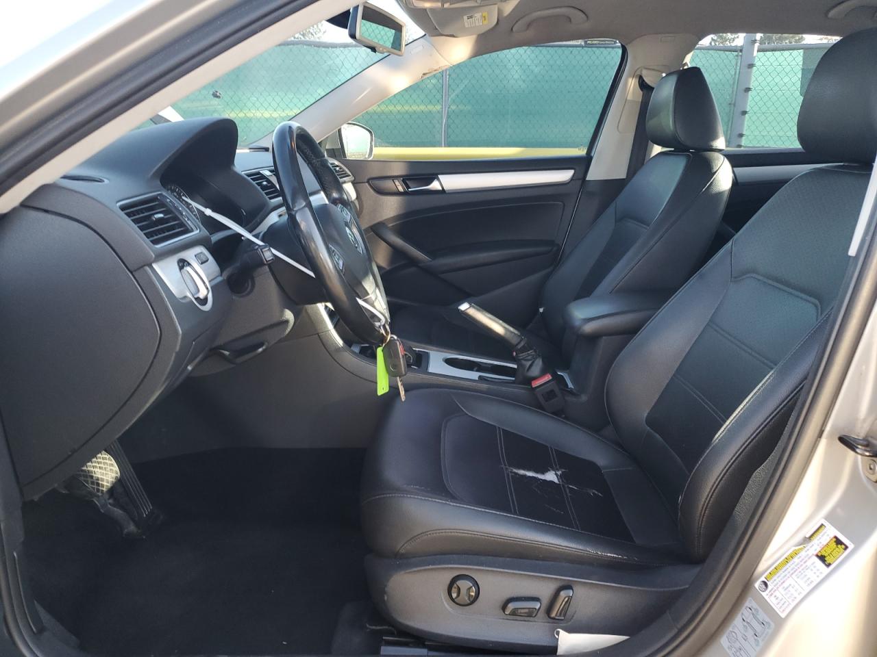 VOLKSWAGEN PASSAT SE