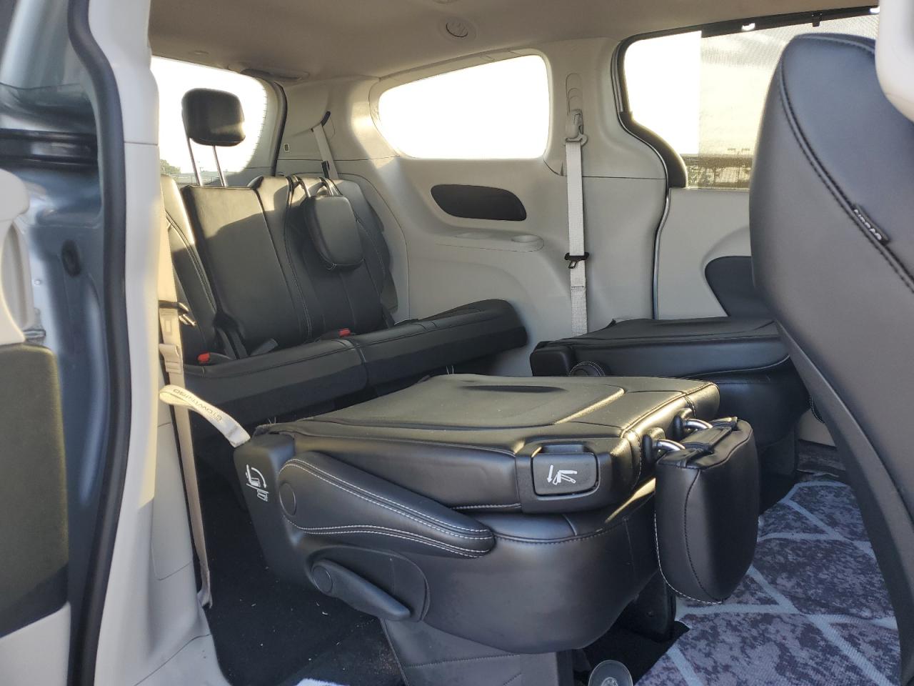 CHRYSLER PACIFICA TOURING L