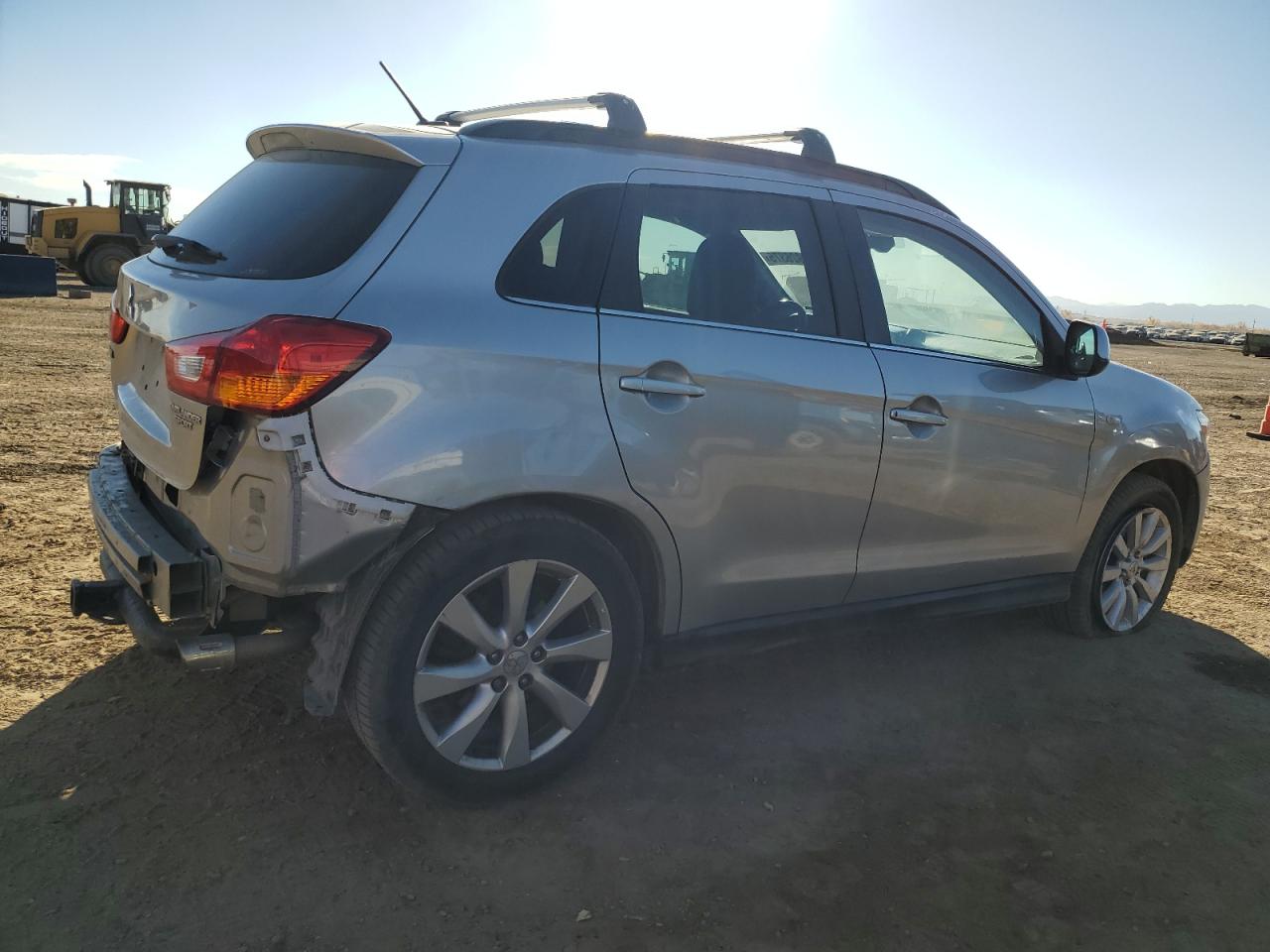 MITSUBISHI OUTLANDER SE