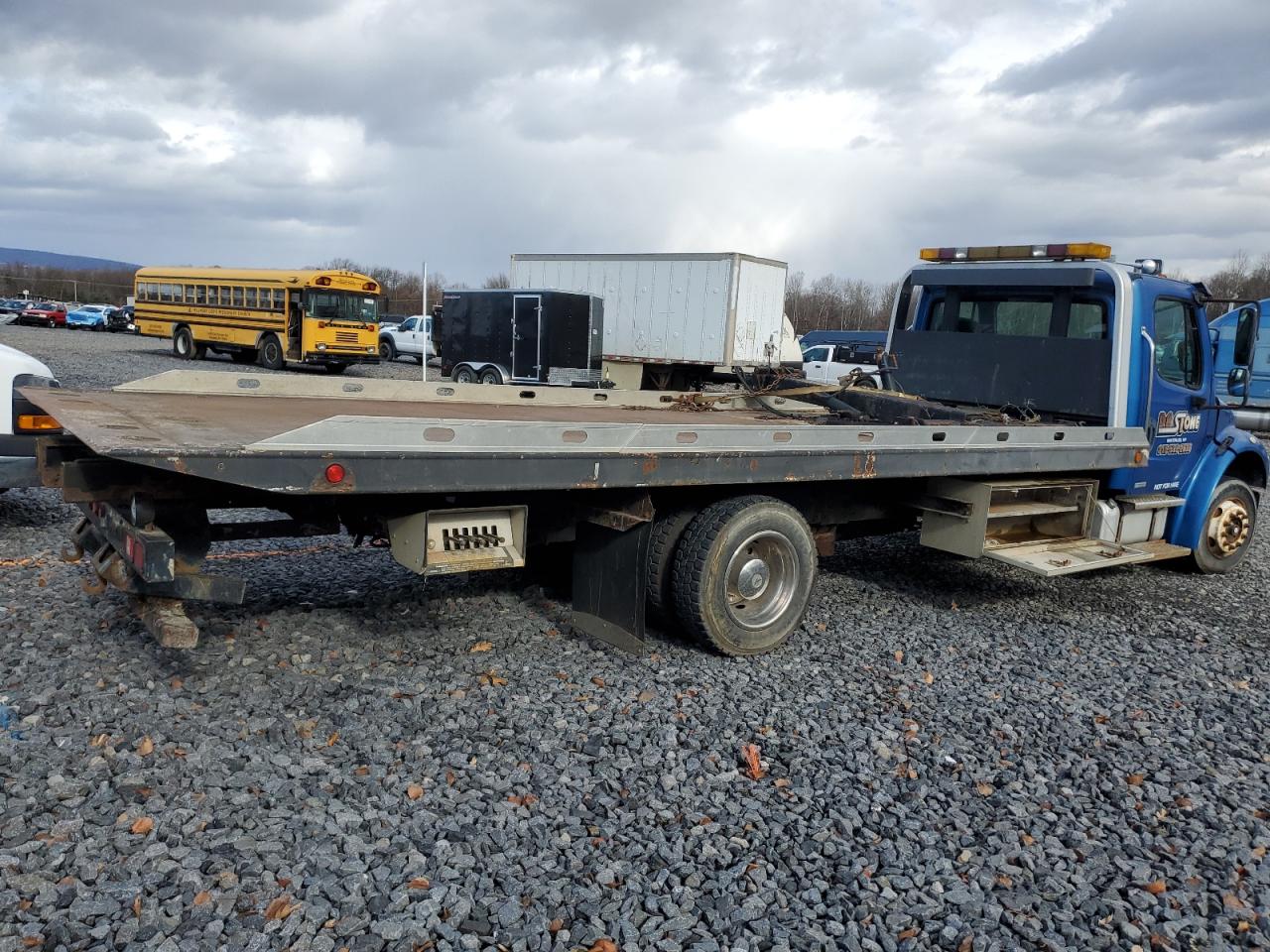 Lot #3292383281 2007 FREIGHTLINER M2 106 MED