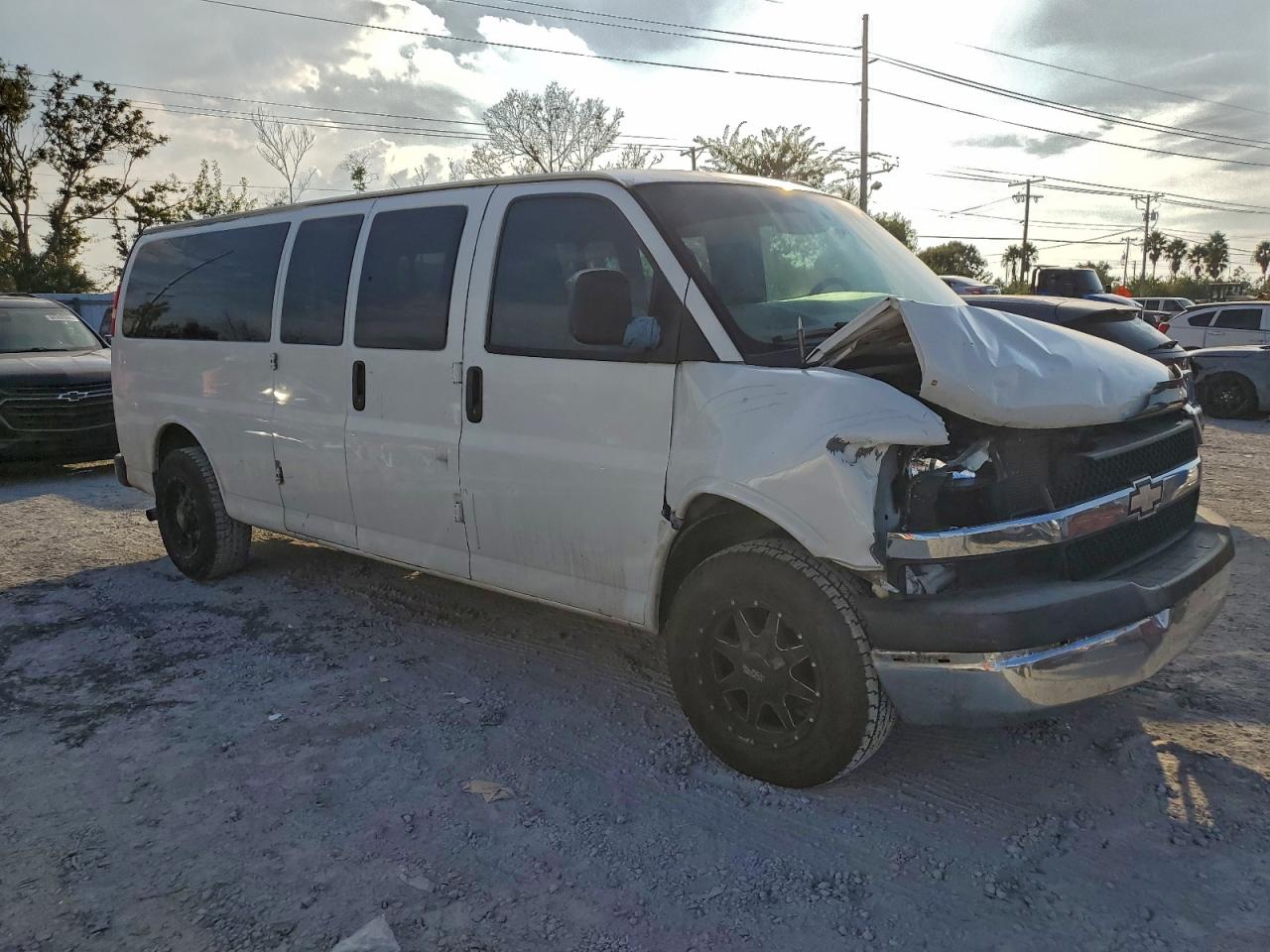 CHEVROLET EXPRESS LT