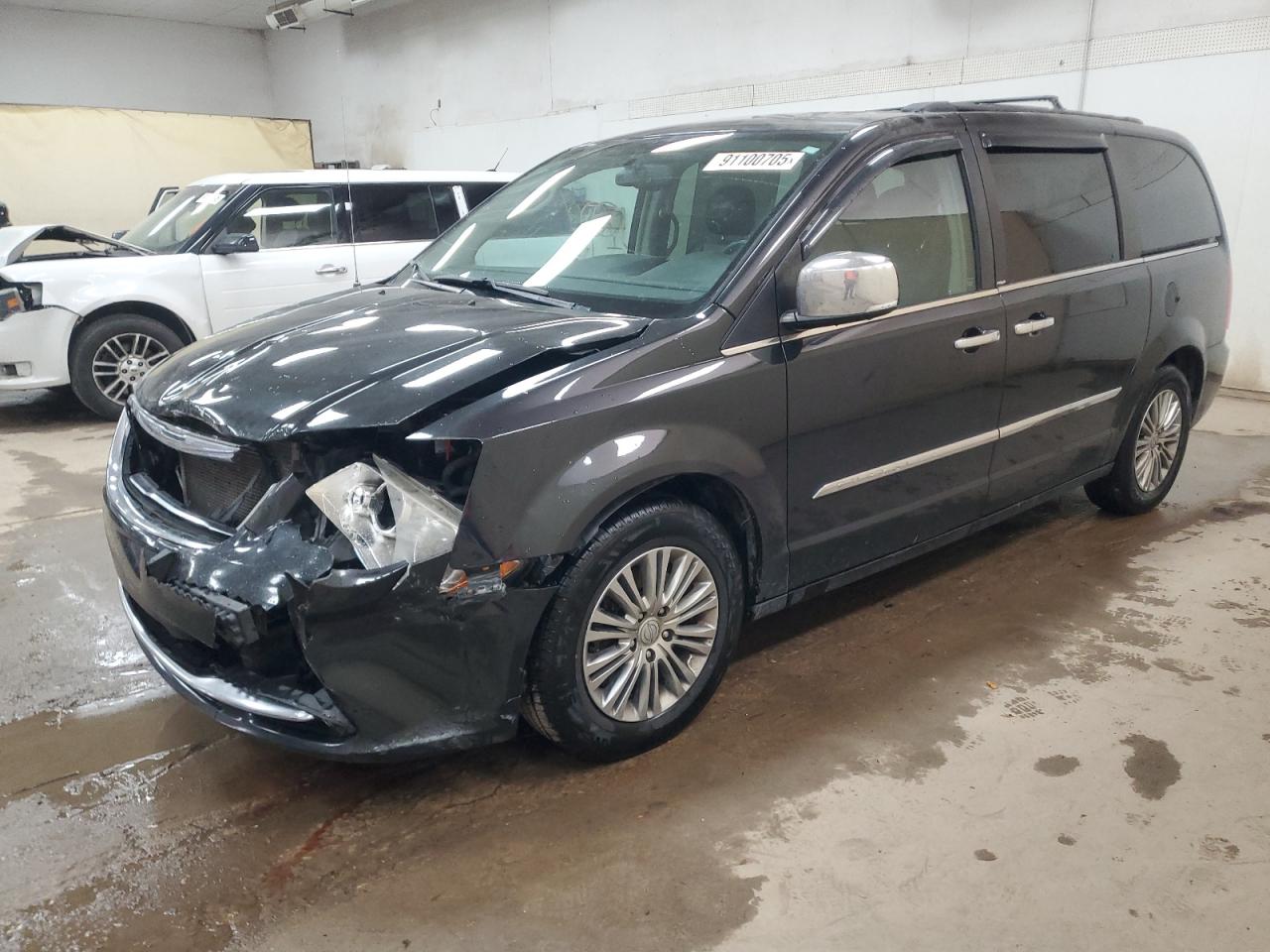 Lot #3291424144 2014 CHRYSLER TOWN & COU