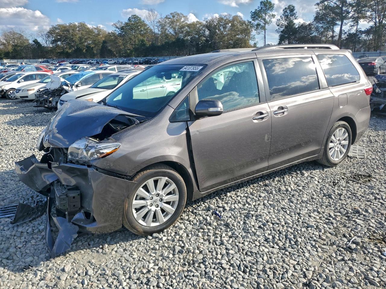 TOYOTA SIENNA XLE