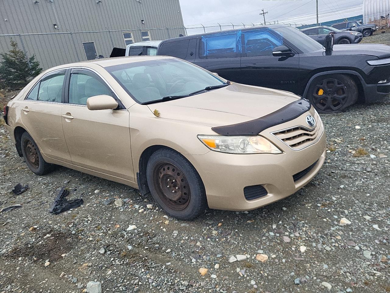 TOYOTA CAMRY BASE